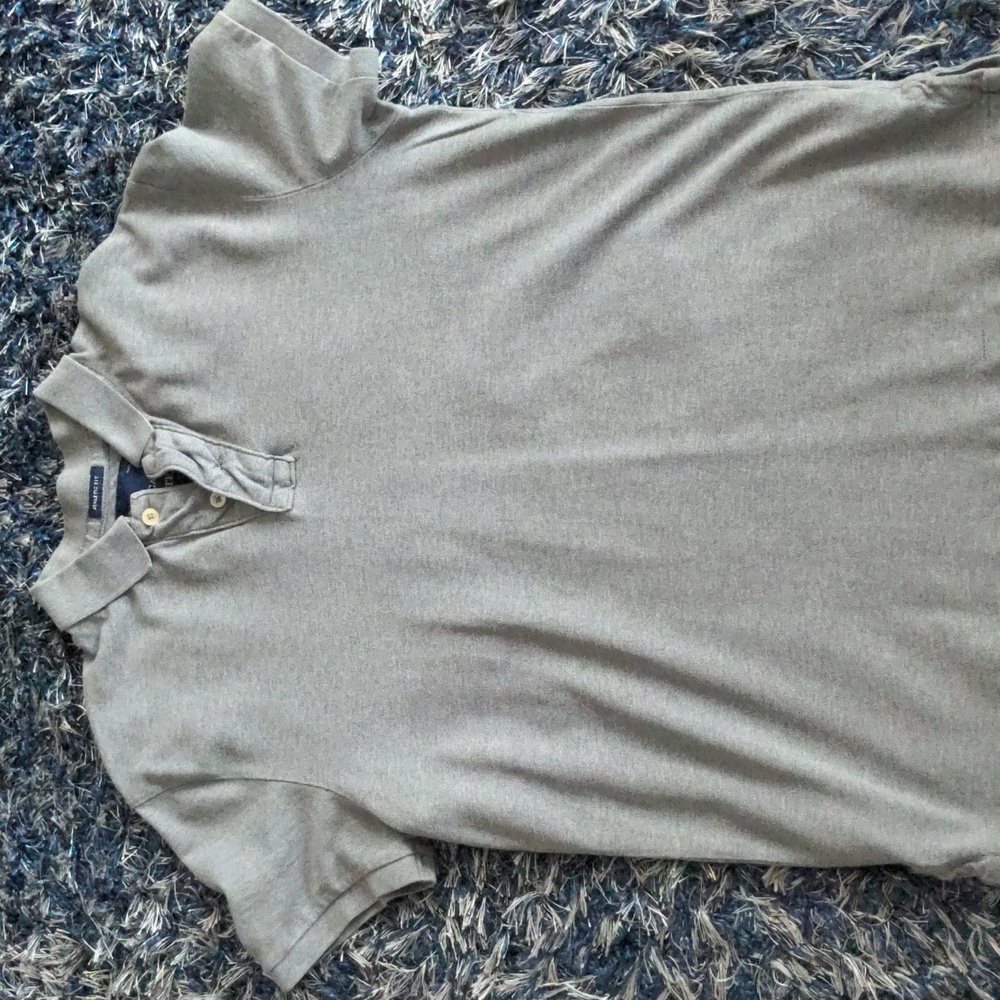 Like new mens polo
